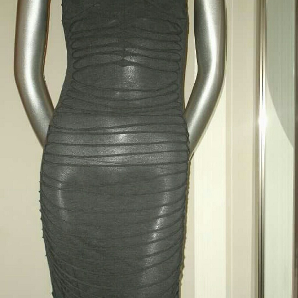 Dresses - Picture 3 of 3
